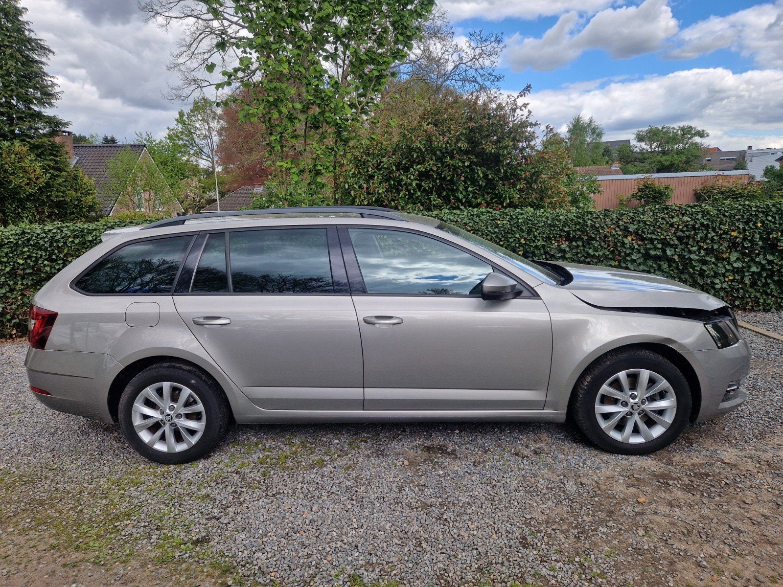 Skoda Octavia 1.0 essence BJ 2019 avec 75 000 km de dégâts, Autos, Argent ou Gris, Achat, Euro 6, Entreprise