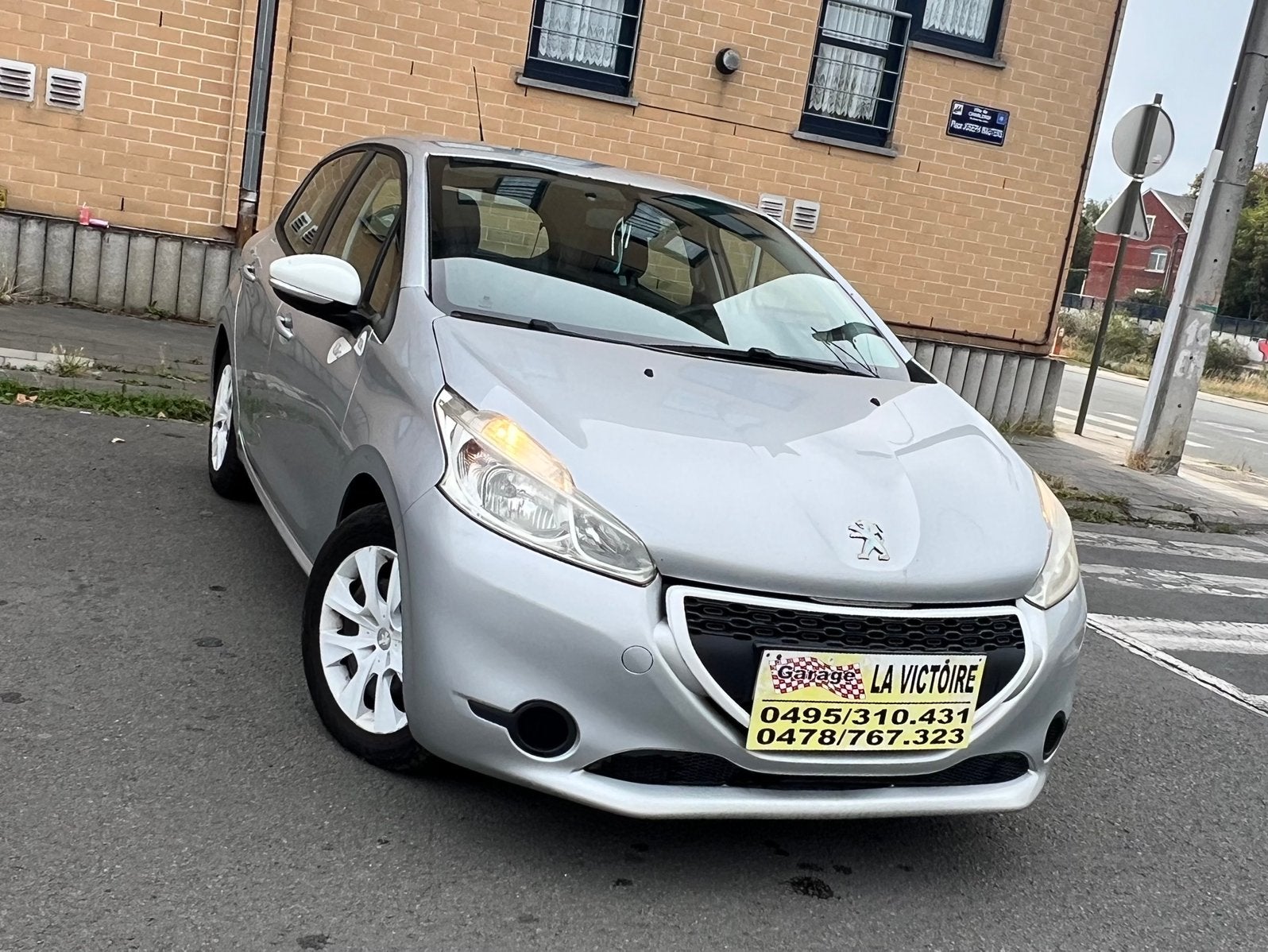 Peugeot 208 , 5 portes 1.4 HDI 2015 année 50kw 0032478767323, Autos, Achat, 50 kW, Entreprise, Autre carrosserie