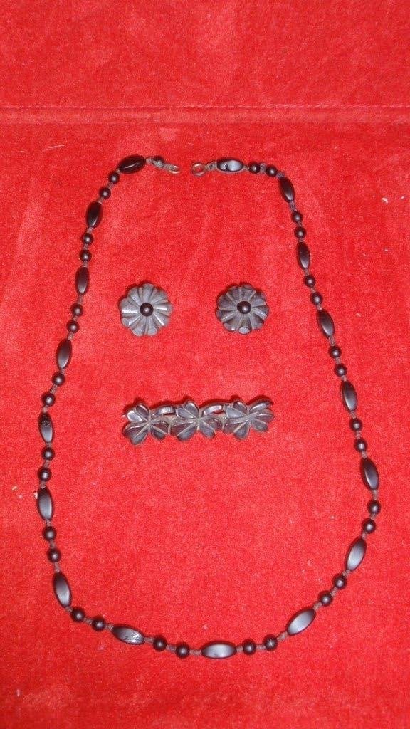 Lot van antieke zwarte rouw juwelen, Bijoux, Sacs & Beauté, Enlèvement ou Envoi, Autres matériaux, Autres types