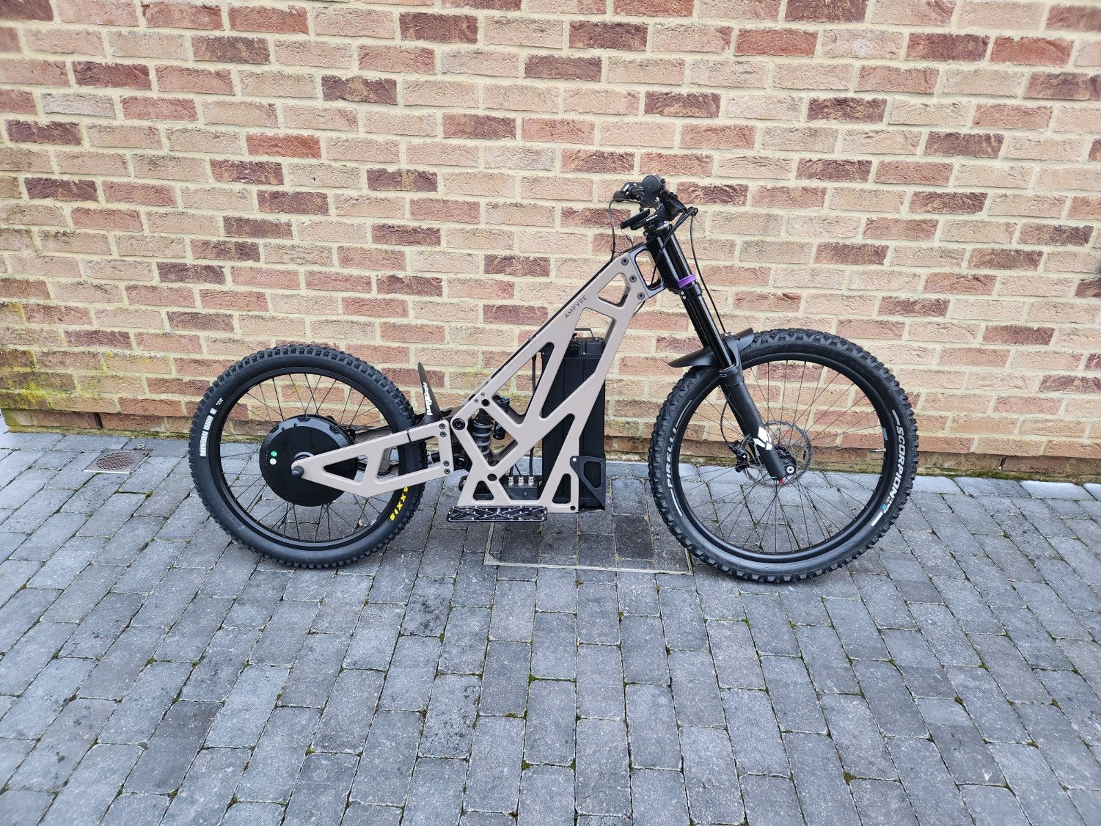 Trottinette tout terrain électrique Ampyre, Enlèvement