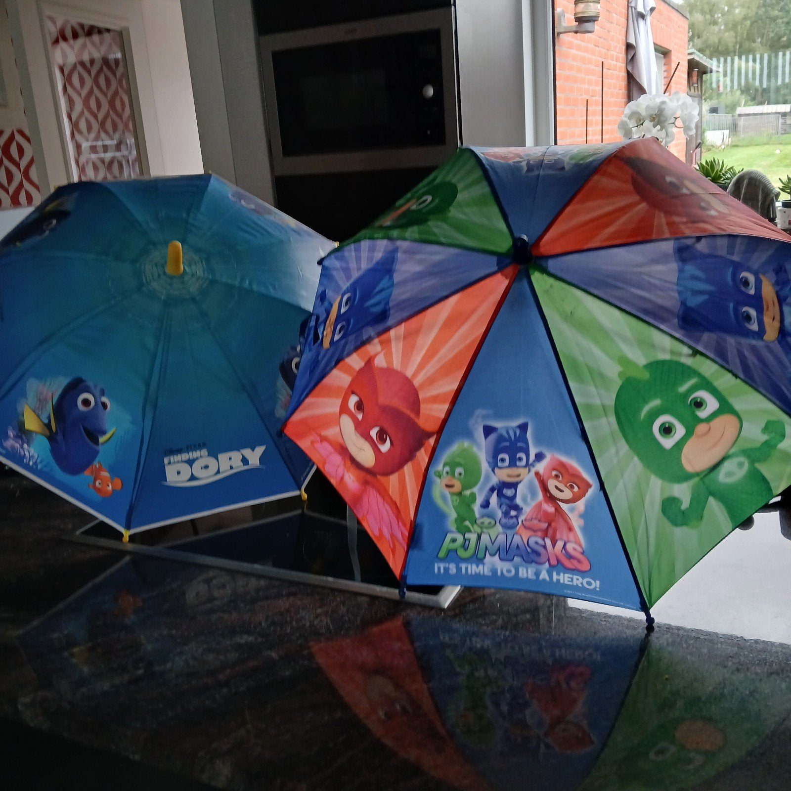 kinder paraplu, Enlèvement, Utilisé