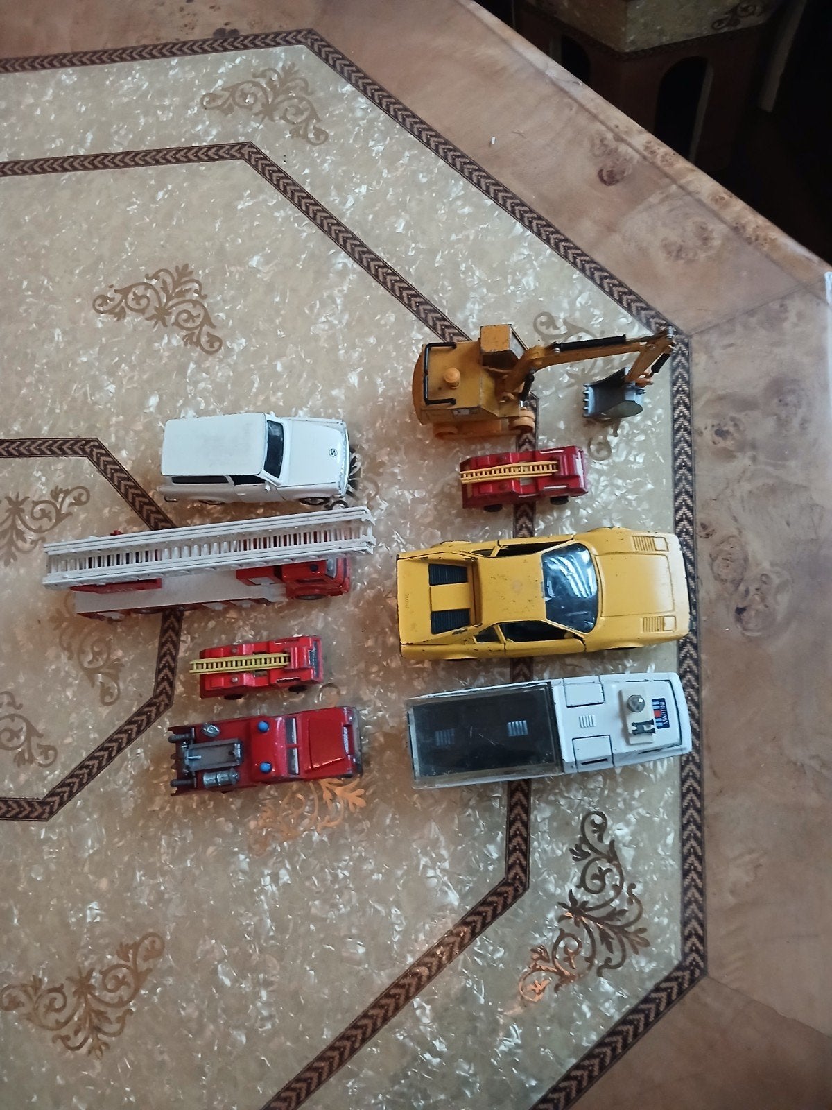 Miniatuurmodels auto's, Collections, Broches, Pins & Badges, Enlèvement ou Envoi