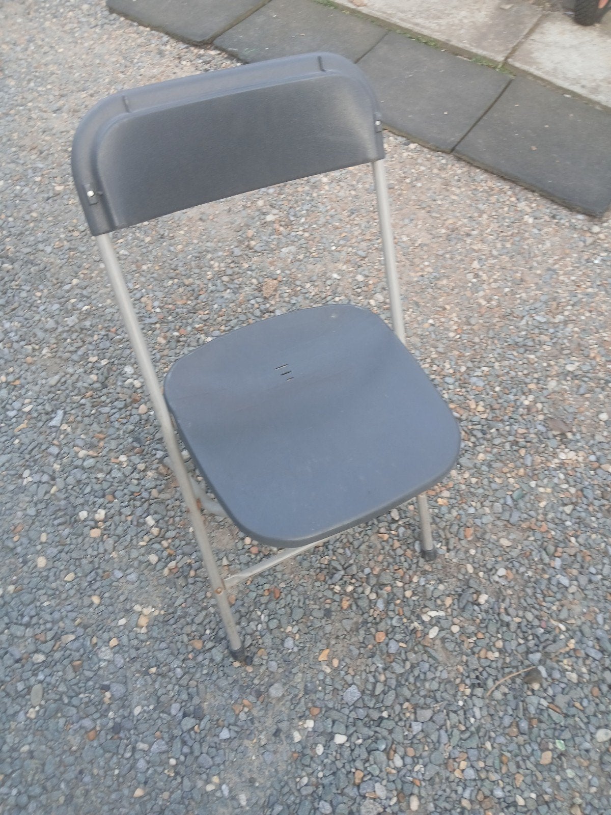 34 klapstoelen, Ophalen