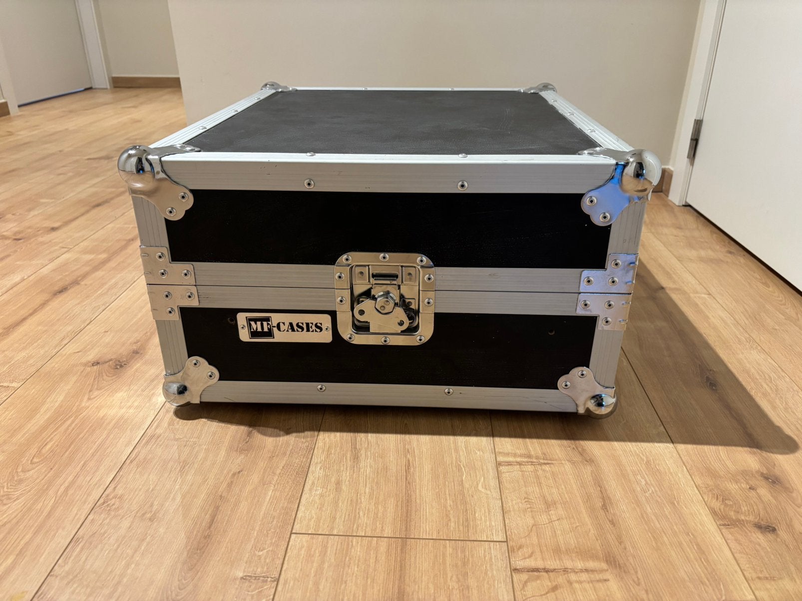 Flightcase van het Duitse topmerk MF-Cases, Ophalen, Zo goed als nieuw, Flightcase