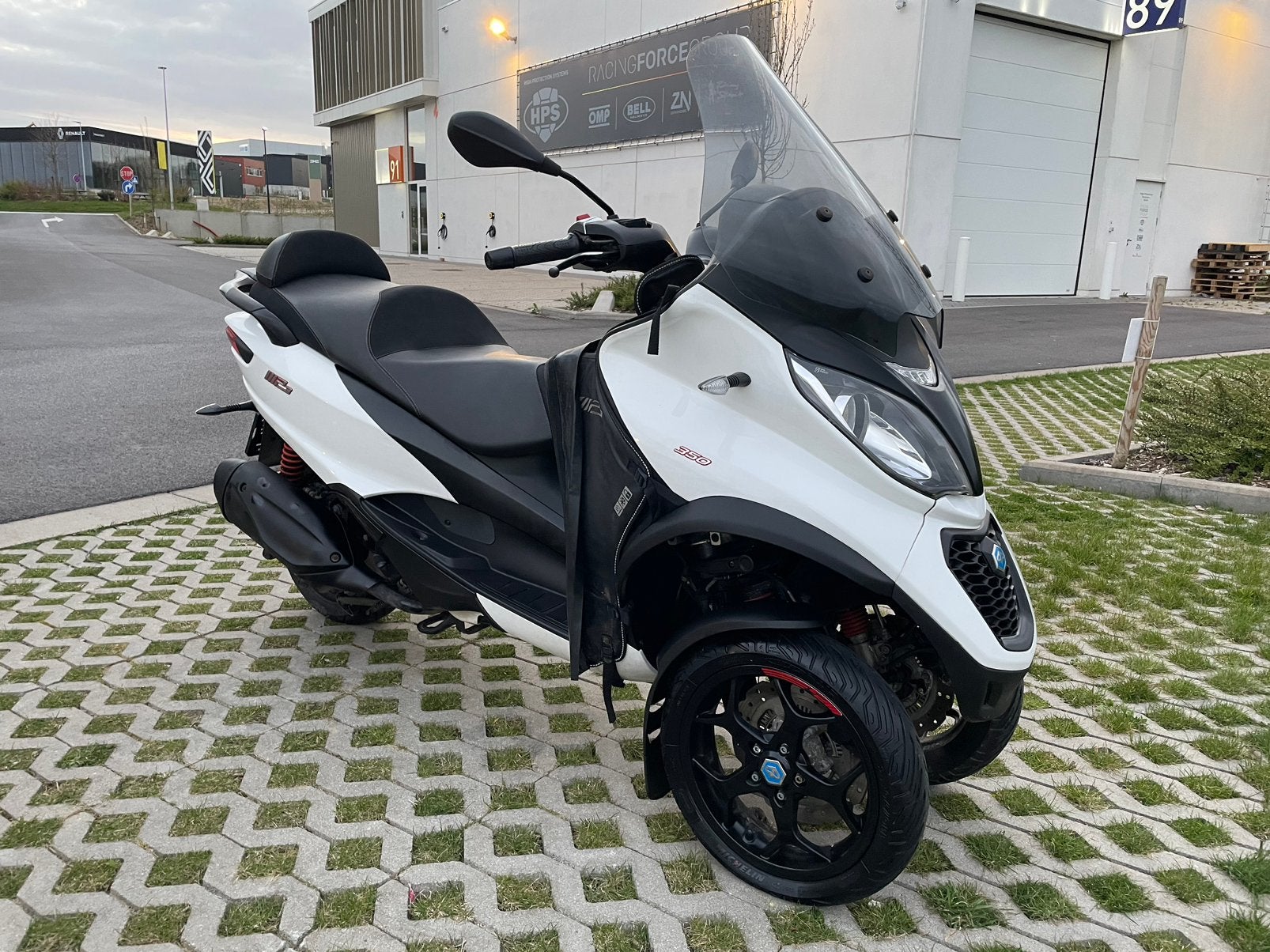 PIAGGIO MP3 350 * GARANTIE * 9000 km * 2018