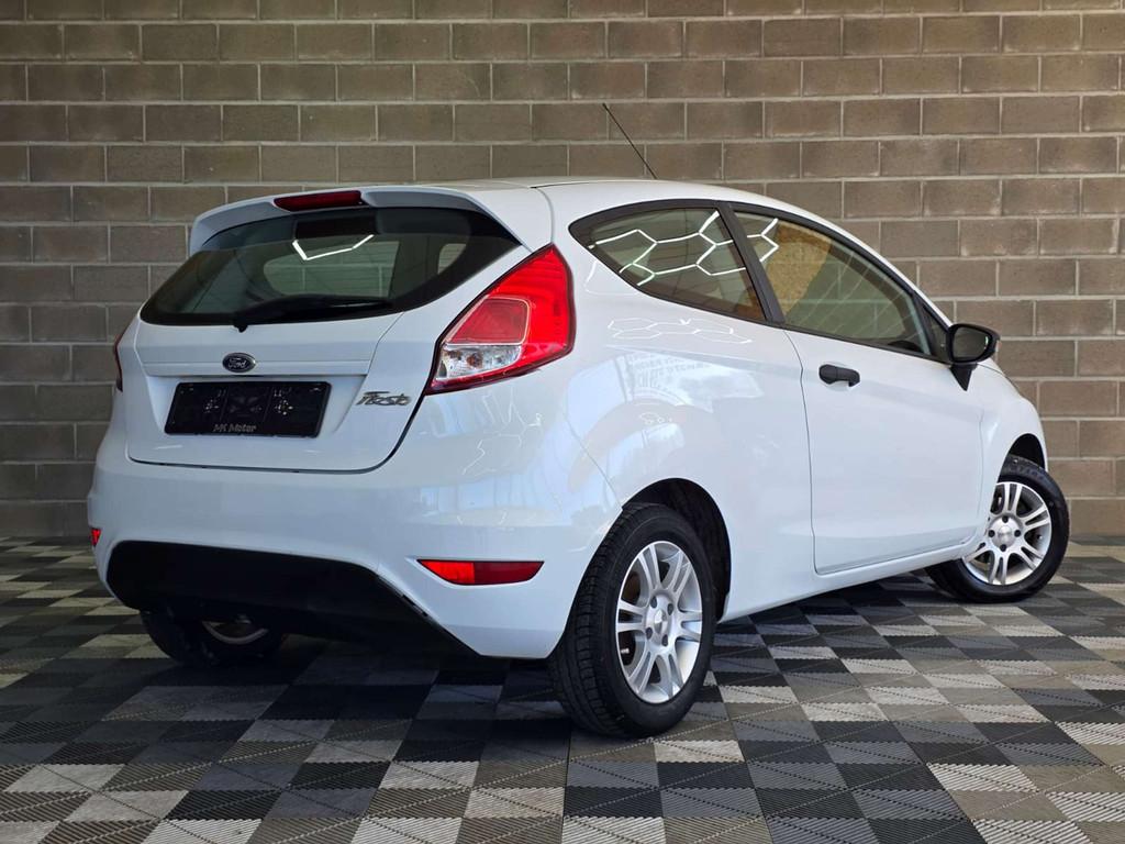 Ford Fiesta 1.25 ESSENCE 60CV || 3 PORTES (bj 2016), Auto's, Voorwielaandrijving, Euro 5, Stof, Gebruikt