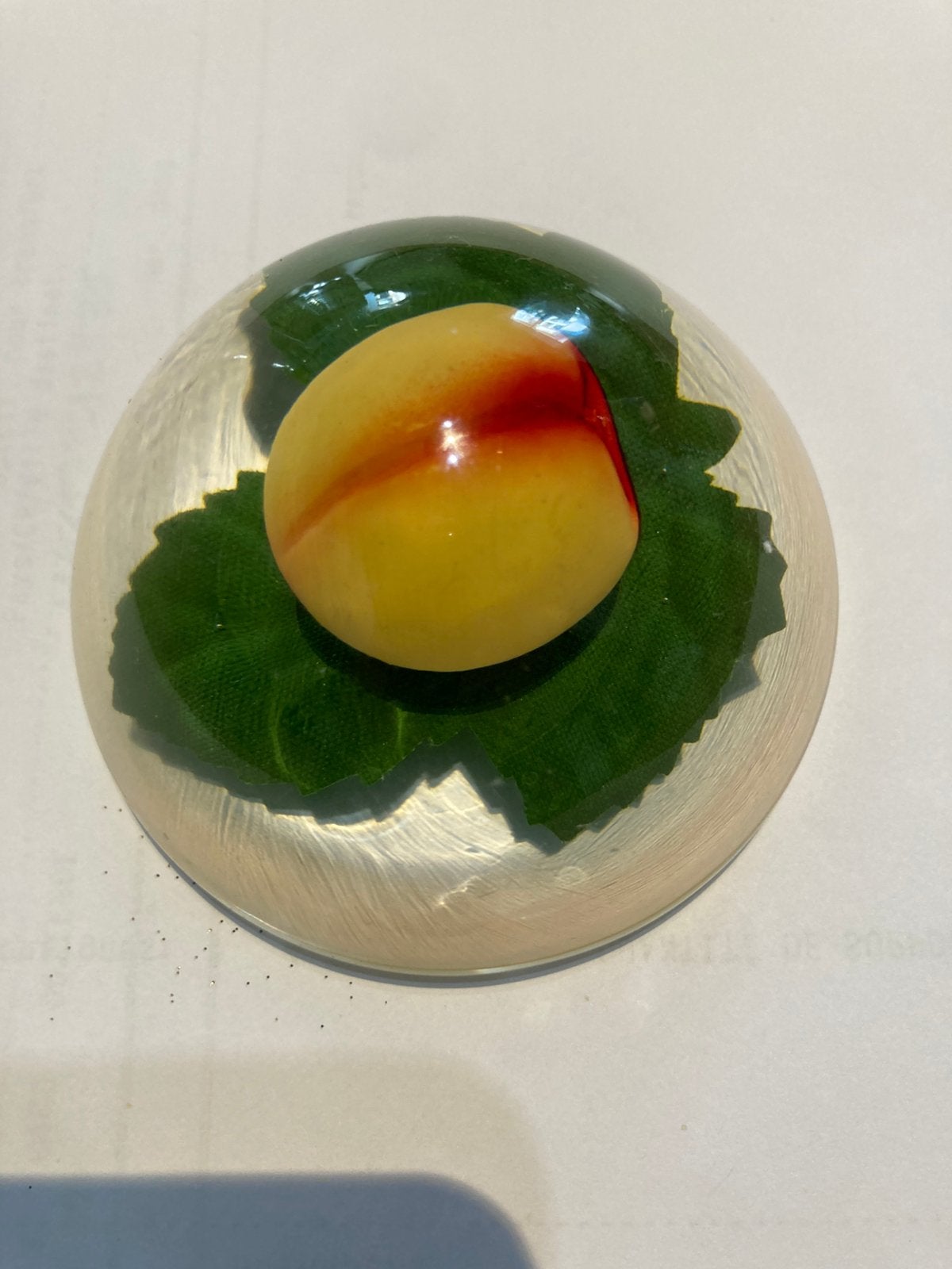 Prachtige Vintage Lucite Presse-Papier Perzik - Jaren 60/70, Ophalen of Verzenden