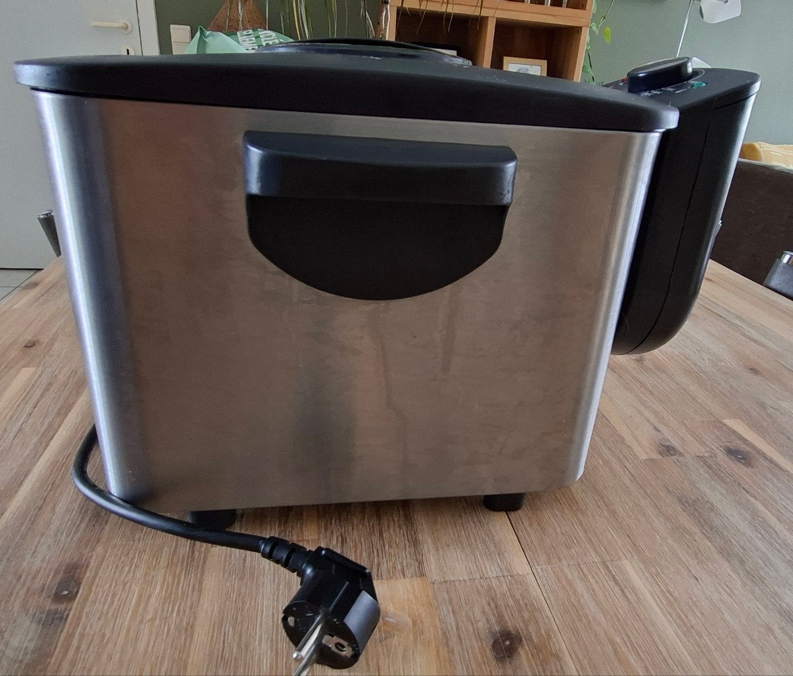 Friteuse Domo 4l. — En très bon état, Electroménager, 3 à 4 litres, Enlèvement, Utilisé, Pan intérieur amovible
