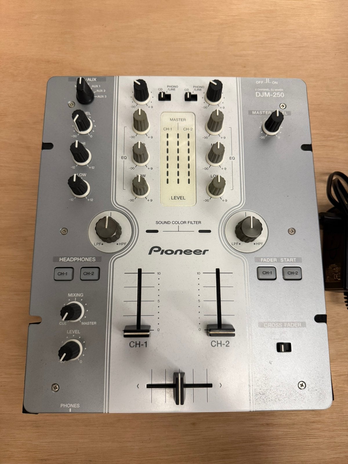 Pioneer DJM-250-W, Muziek en Instrumenten, Mengpanelen, Zo goed als nieuw, Minder dan 5 kanalen, Microfooningang, Ophalen of Verzenden