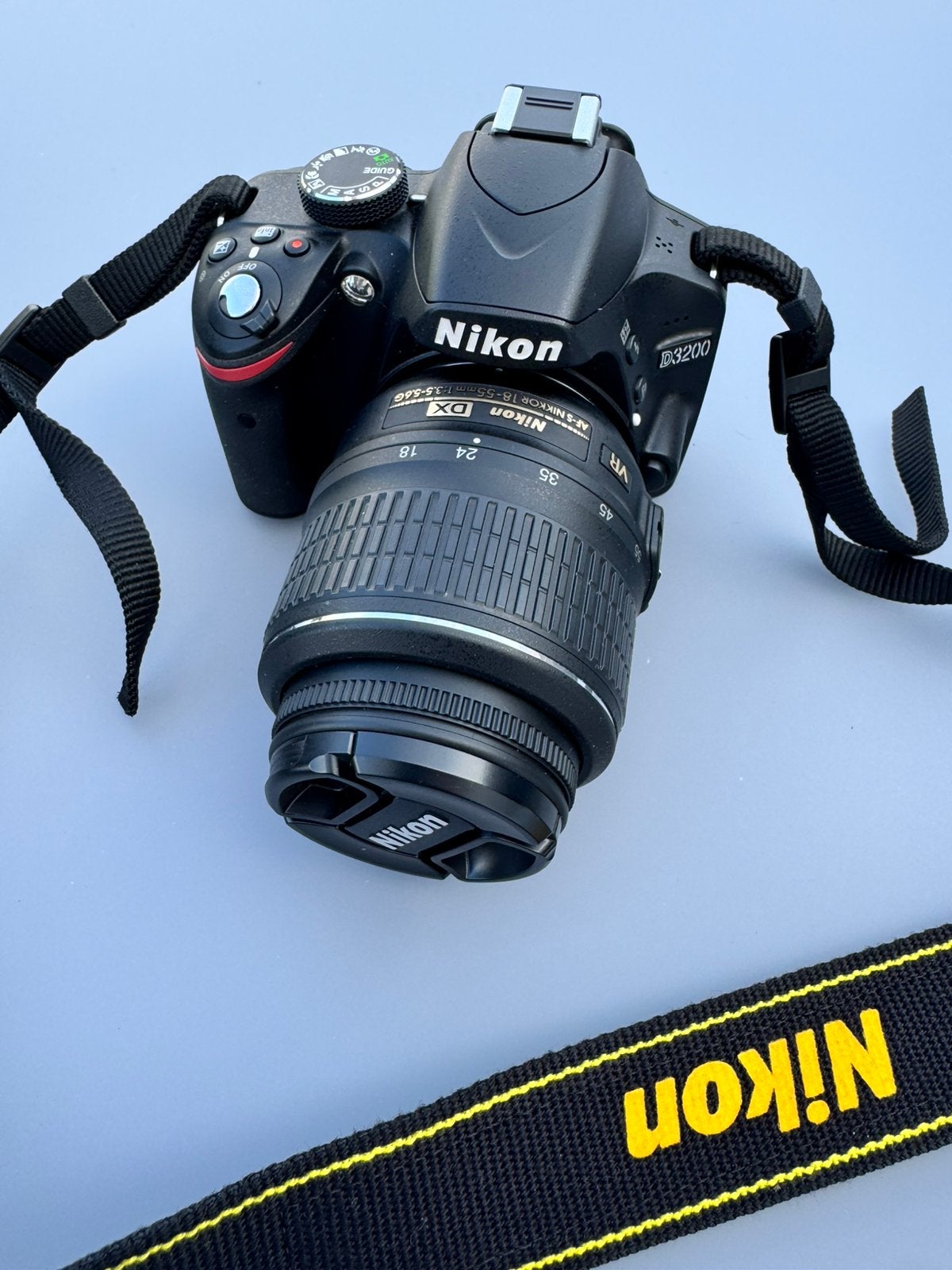 Nikon D3200 + objectif VR 18-55 mm + étui, TV, Hi-fi & Vidéo, Enlèvement ou Envoi, Comme neuf, Sangle de transport, Nikon