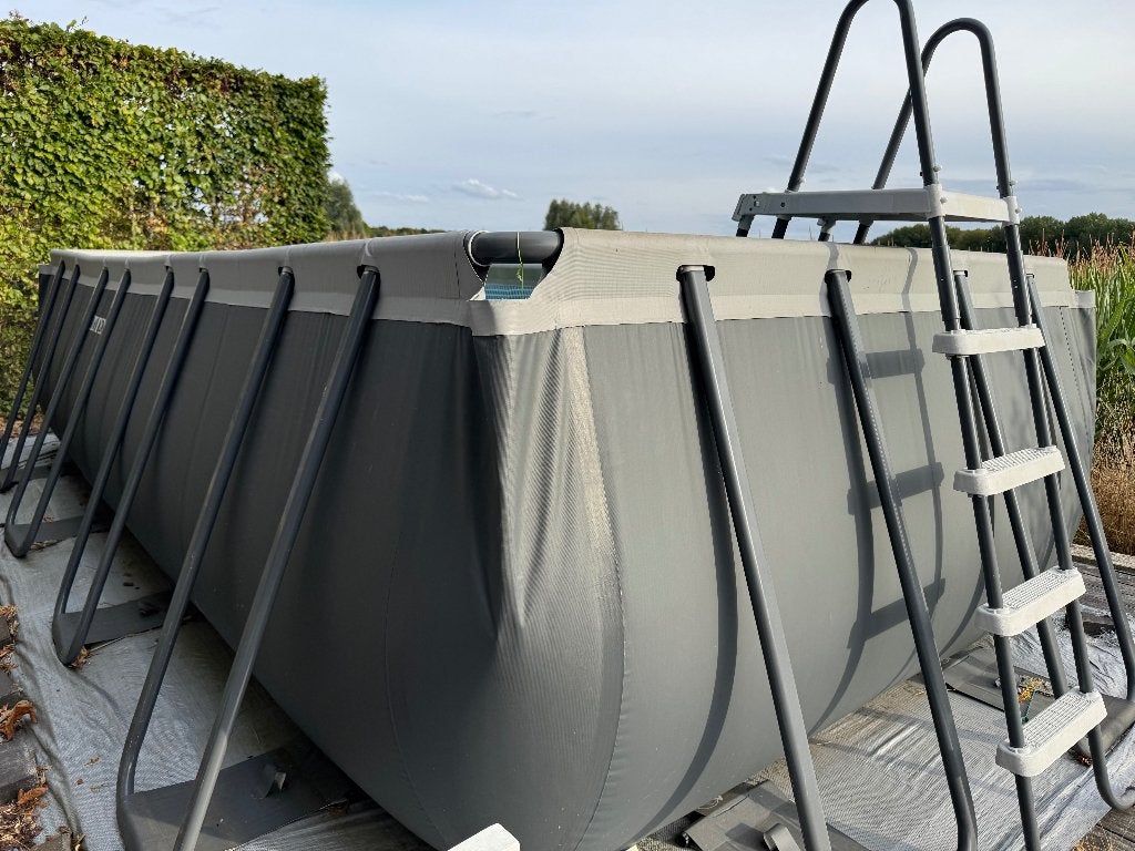 Intex Pool 549 x 274 x 132 cm + zandfilterpomp + solarbollen, 200 tot 300 cm, Zo goed als nieuw, Rechthoekig, Ophalen