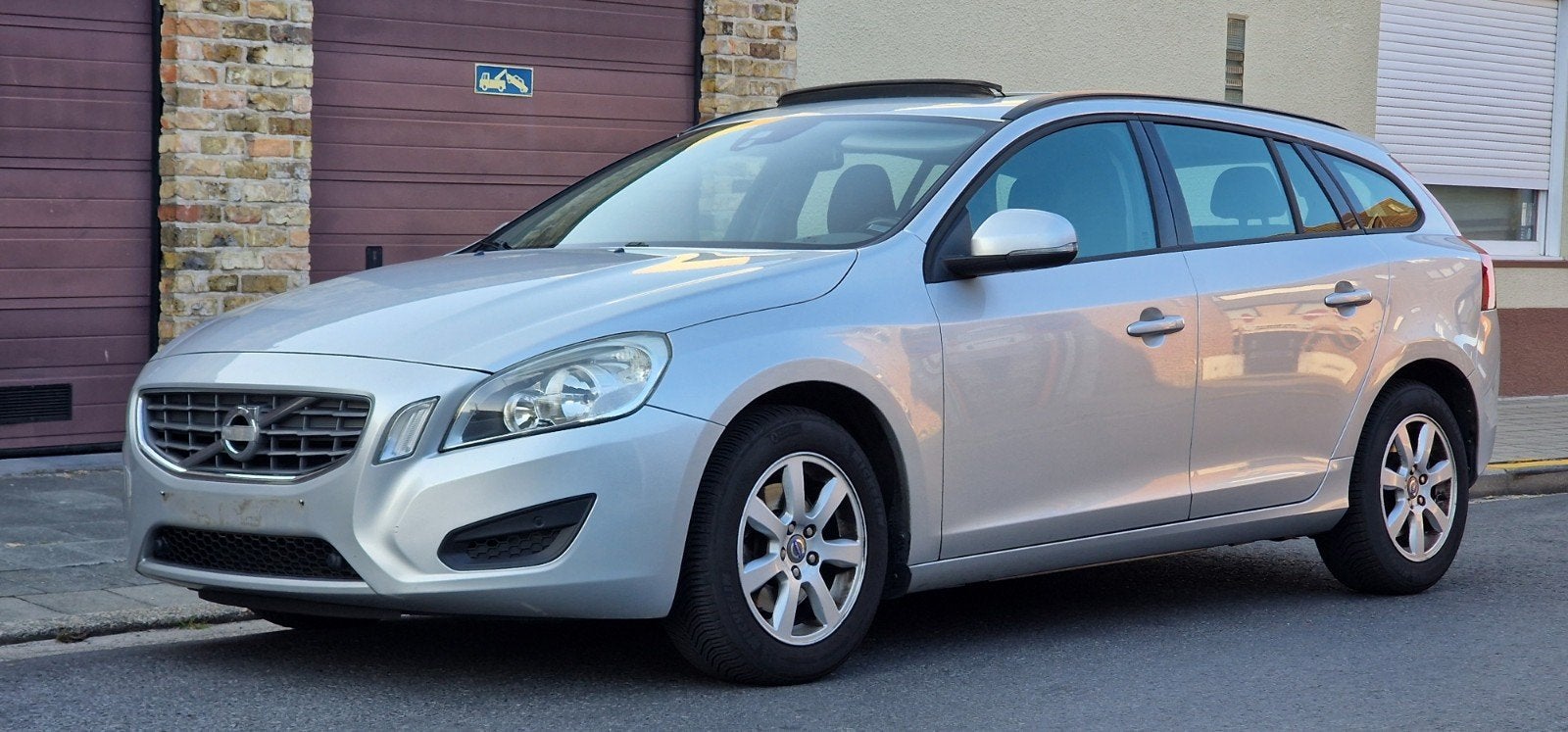 volvo V60 D2 1.6 2013 eu5b, Voorwielaandrijving, Euro 5, Stof, Zwart