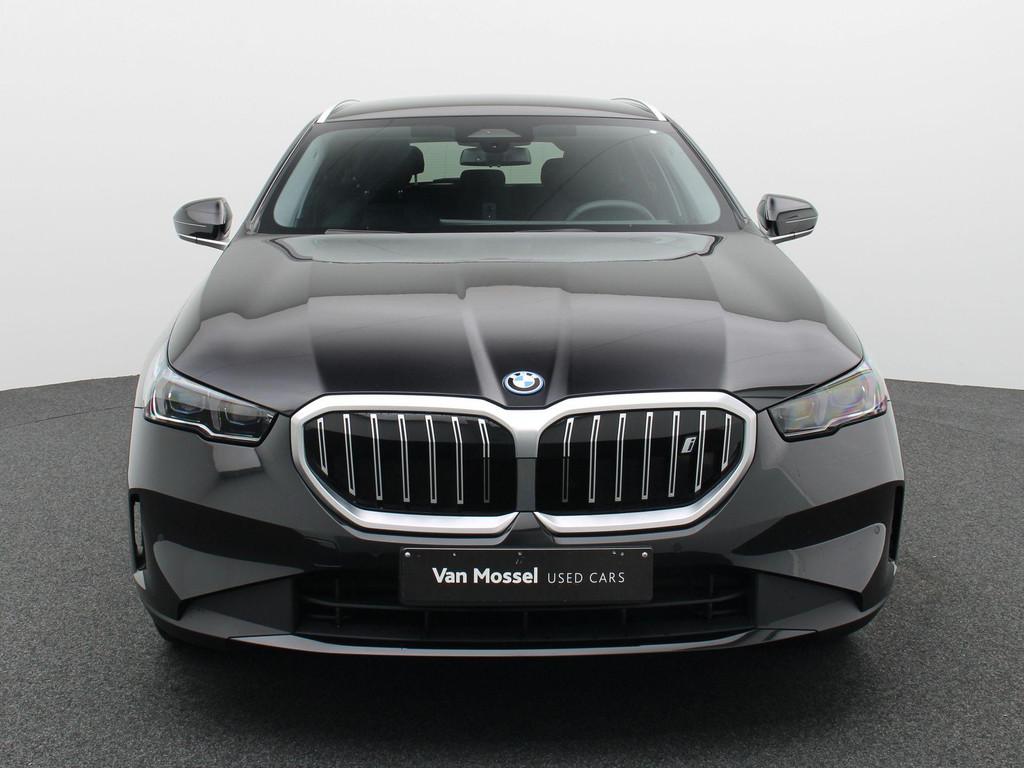 BMW i5 Touring eDrive40 250kW, Autos, Achat, Entreprise, 2255 kg, Noir