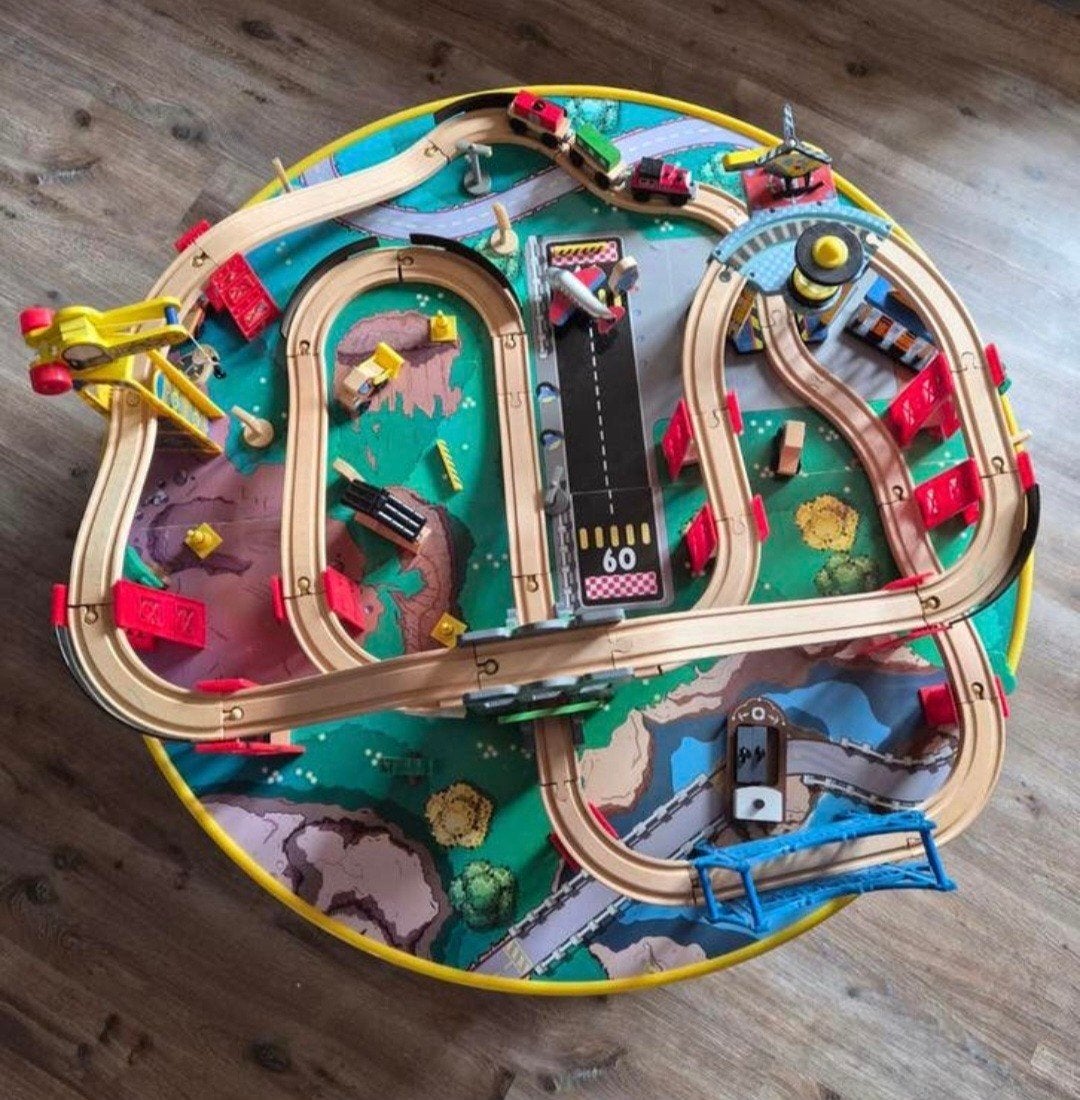 Kidscraft circuit de train en bois avec table, Antiek en Kunst, Kunst | Overige Kunst, Ophalen