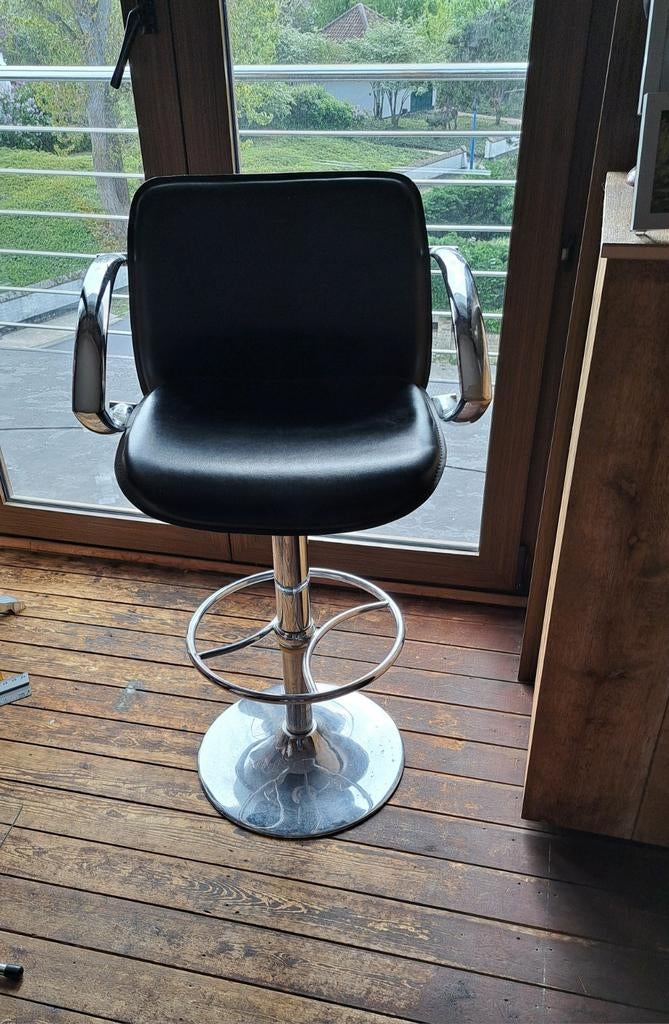 Tabouret de bar, Enlèvement