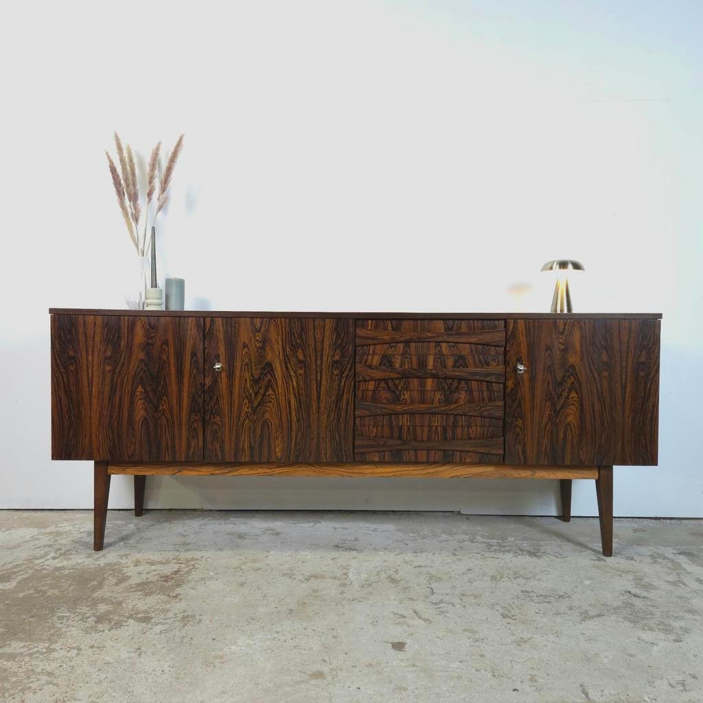 Meuble TV buffet vintage en bois de rose des années 60 - 70, 25 à 50 cm, Avec tablette(s), Enlèvement, Utilisé