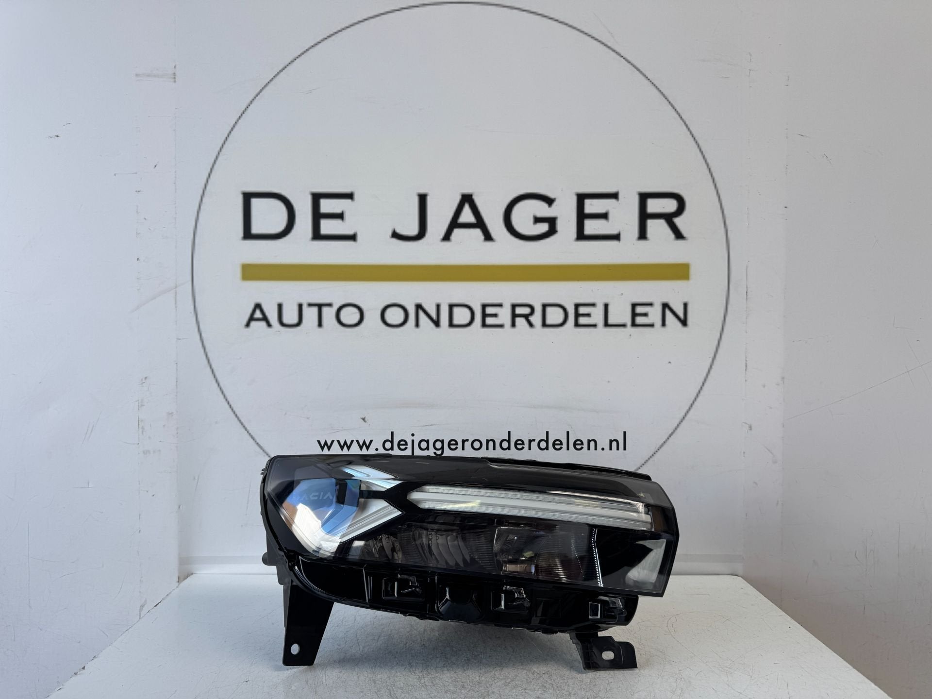 Phare avant droit LED pour Dacia Duster 3, r f rence 2601077, Dacia, Automobile-Dacia SA, Dacia.contact@daciagroup.com, Utilisé