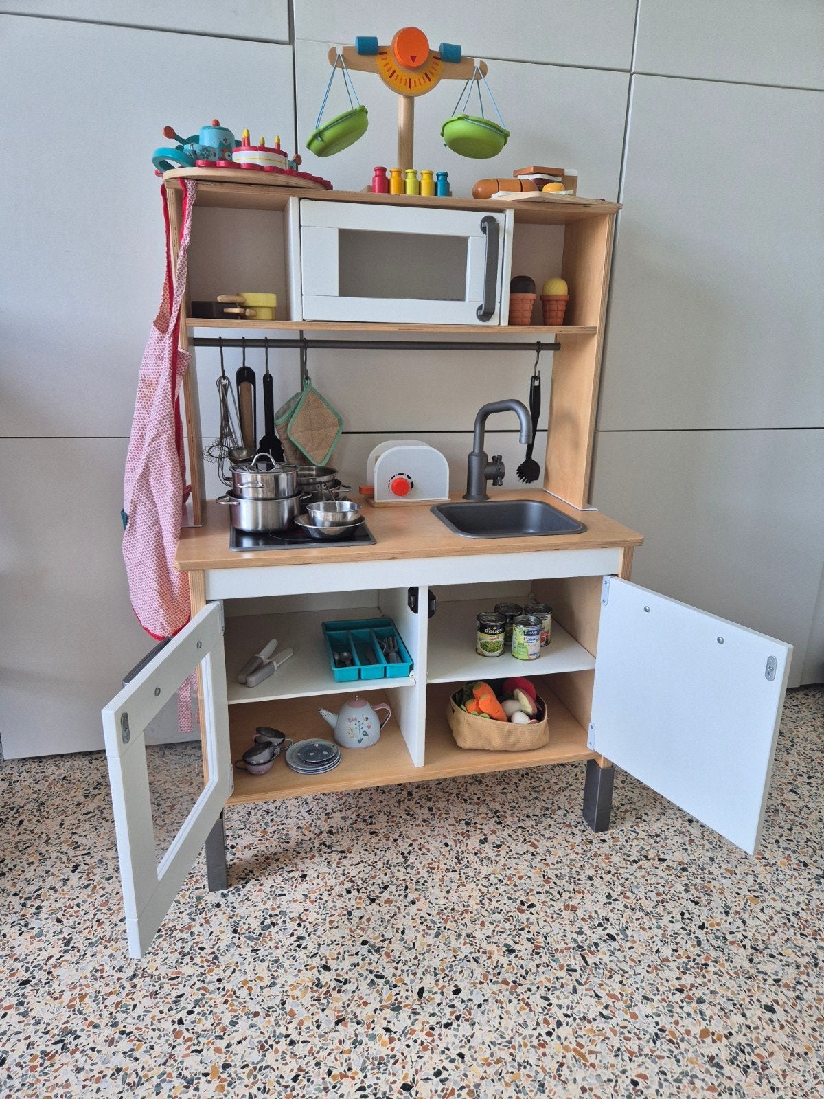 Ikea speelgoedkeuken met heel wat keukengerei, Enfants & Bébés, Jouets | Maisons de poupées, Enlèvement
