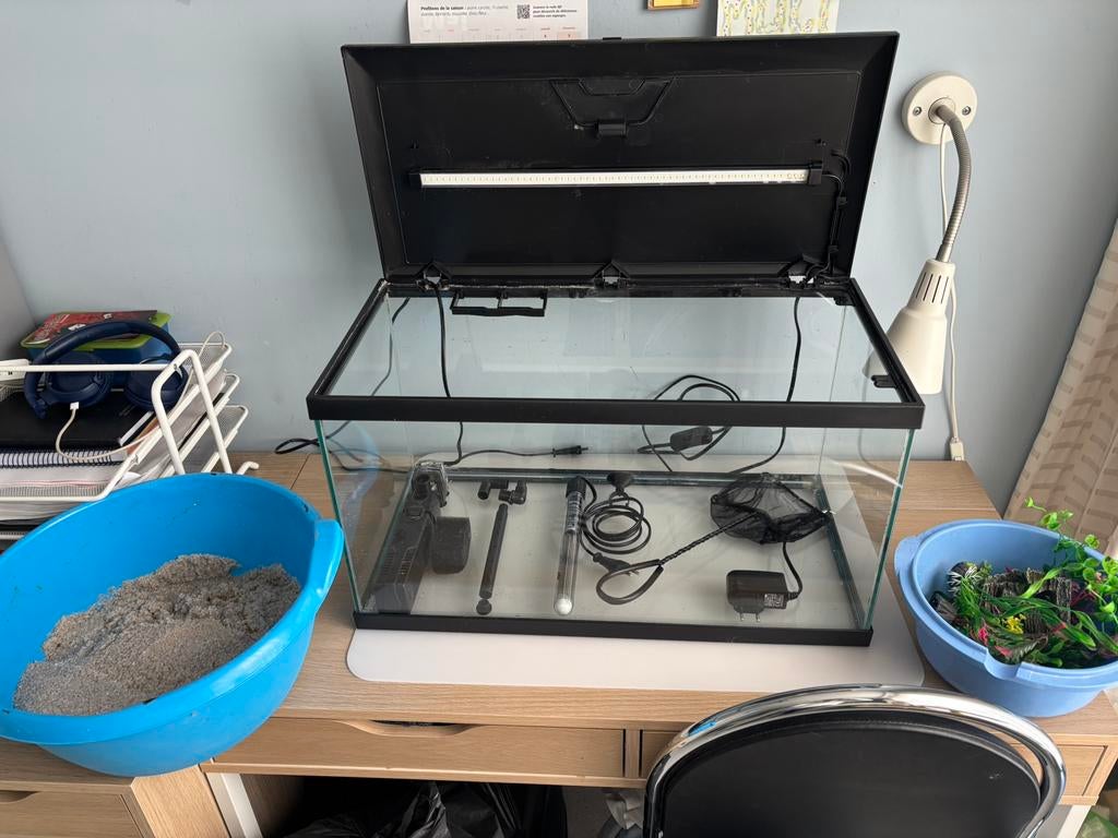 Aquarium noir 58L + kit complet (60cmx30cmx33,5cm), Animaux & Accessoires, Enlèvement ou Envoi, Comme neuf