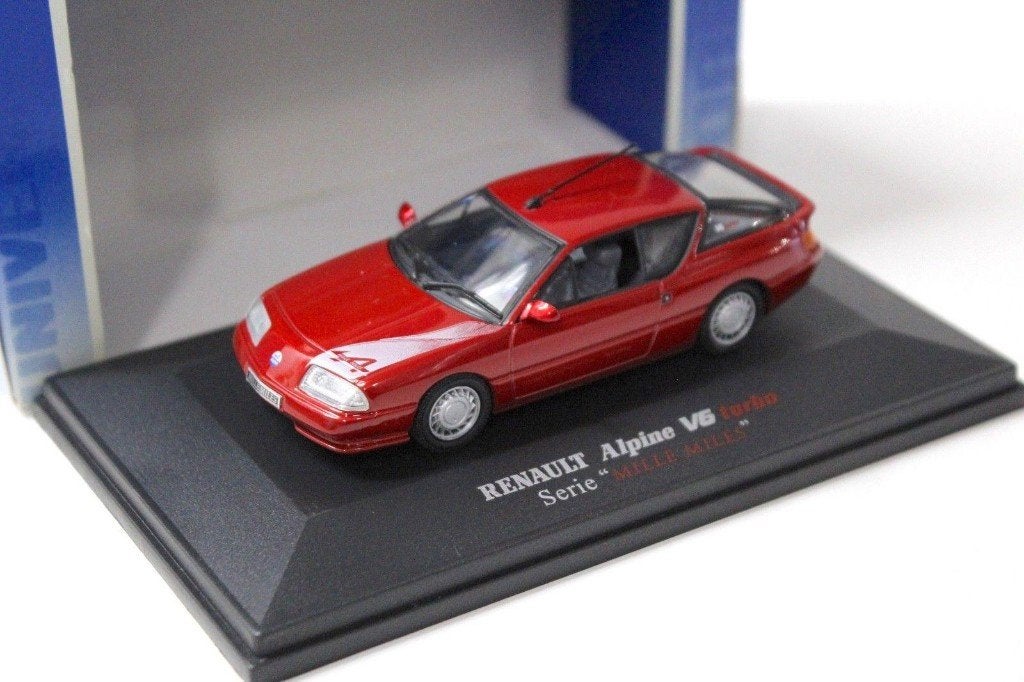 1:43 UH Universal Hobbies 1681 Renault Alpine V6 Turbo, Enlèvement ou Envoi, Comme neuf, Voiture, Universal Hobbies