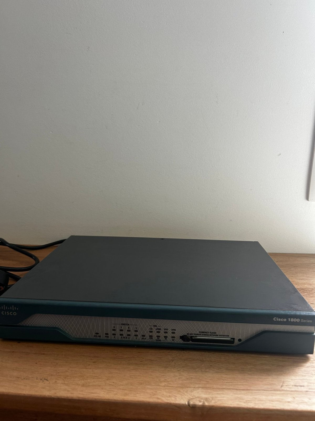 Routeur Cisco 1800 à service intégré, Computers en Software, Ophalen of Verzenden, Zo goed als nieuw, Router