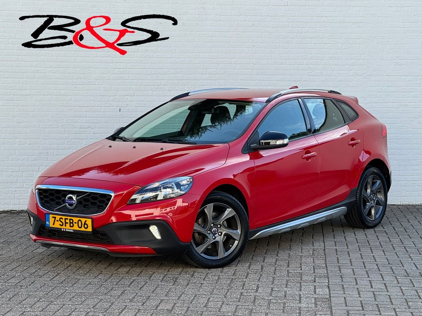 Volvo V40 Cross Country 1.6 T4 Kinetic Clima Navi PDC Achter, Auto's, 129 g/km, Start-stop-systeem, Bedrijf, Rood