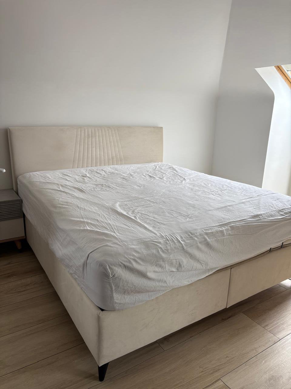 Lit coffre 180  200 avec matelas et 2 tables de chevet, Huis en Inrichting, Slaapkamer | Boxsprings, Zo goed als nieuw, 200 cm