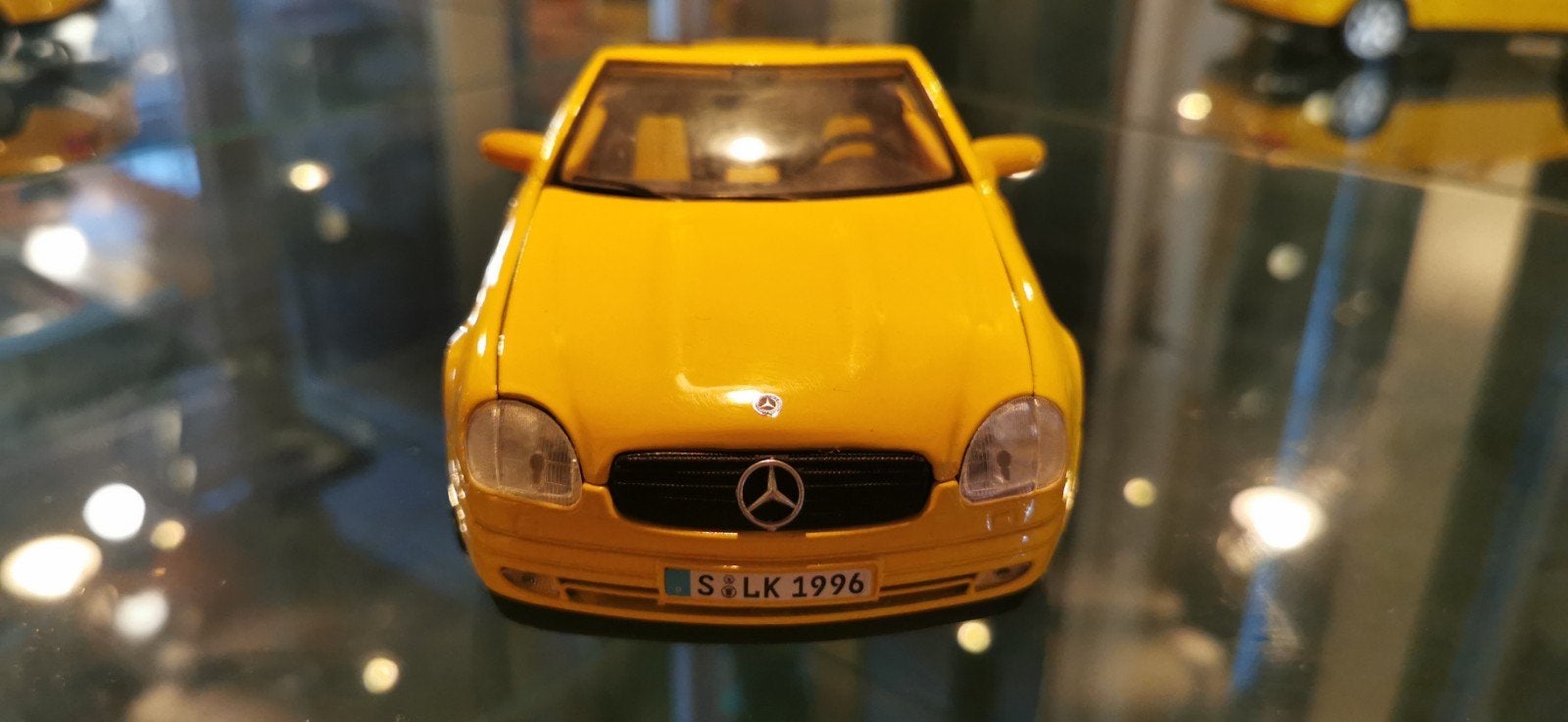 Maisto Mercedes Benz SLK 230  1/18, Hobby en Vrije tijd, Modelauto's | 1:18, Ophalen, Maisto
