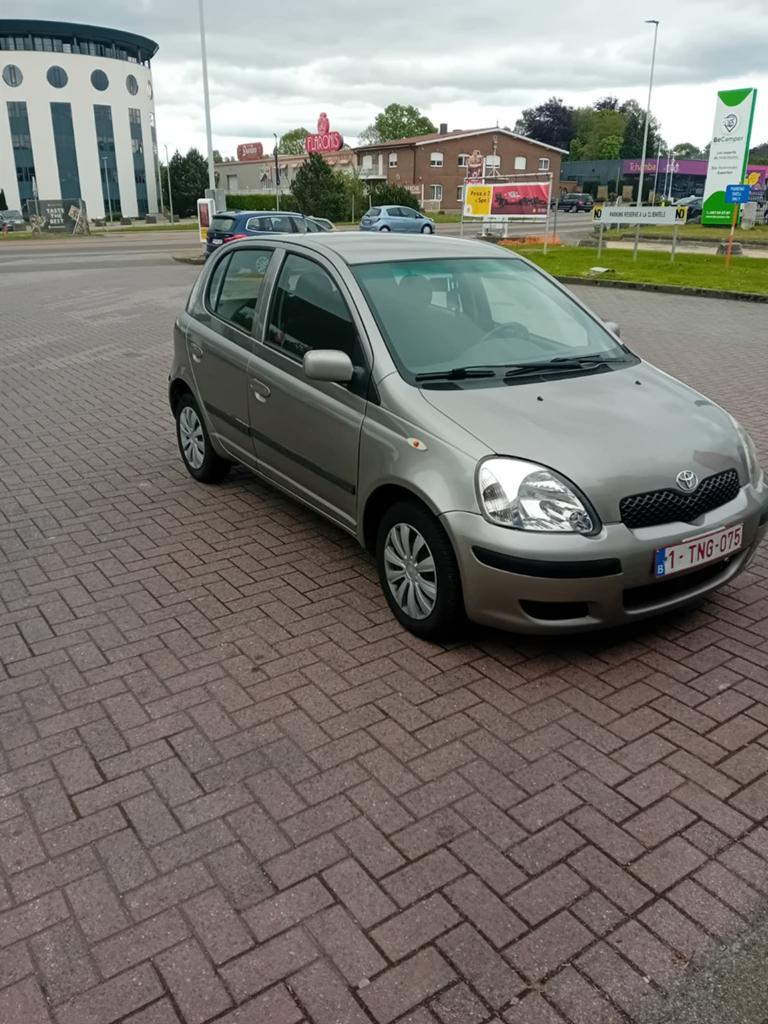 Toyota Yaris 2004 couleur champagne, Achat, Boîte manuelle, Autres couleurs, 5 portes