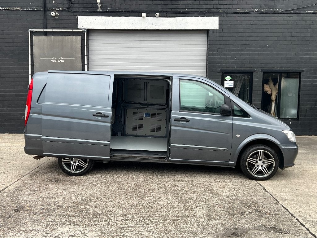 MERCEDES VITO / 105,000KM / LICHTEVRACHT / AUTOMAAT / 3ZIT, Auto's, Bestelwagens en Lichte vracht, Automaat, Mercedes-Benz, Bedrijf