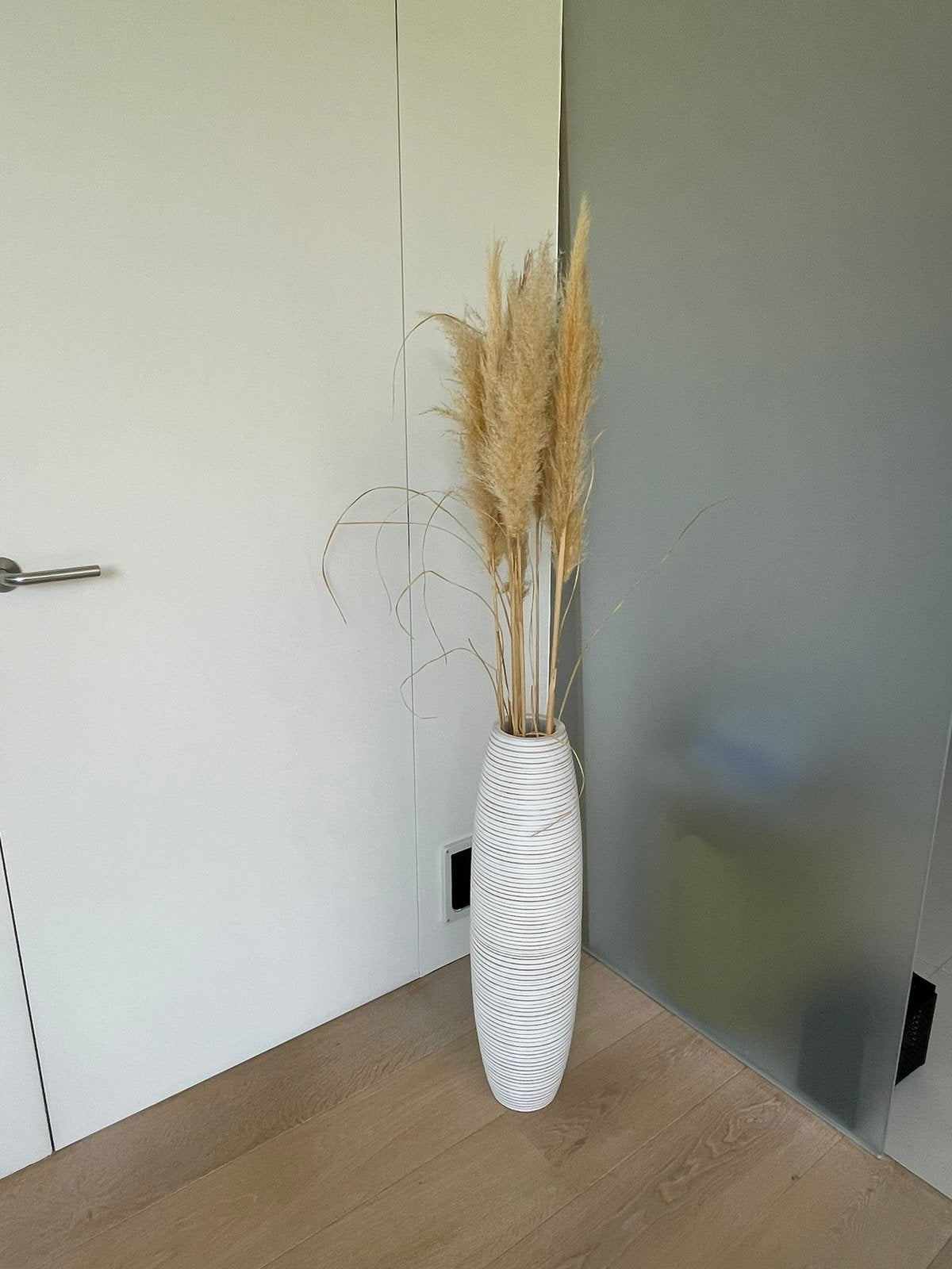 Decoratieve vaas met sierpluimen, Huis en Inrichting, Ophalen, Zo goed als nieuw