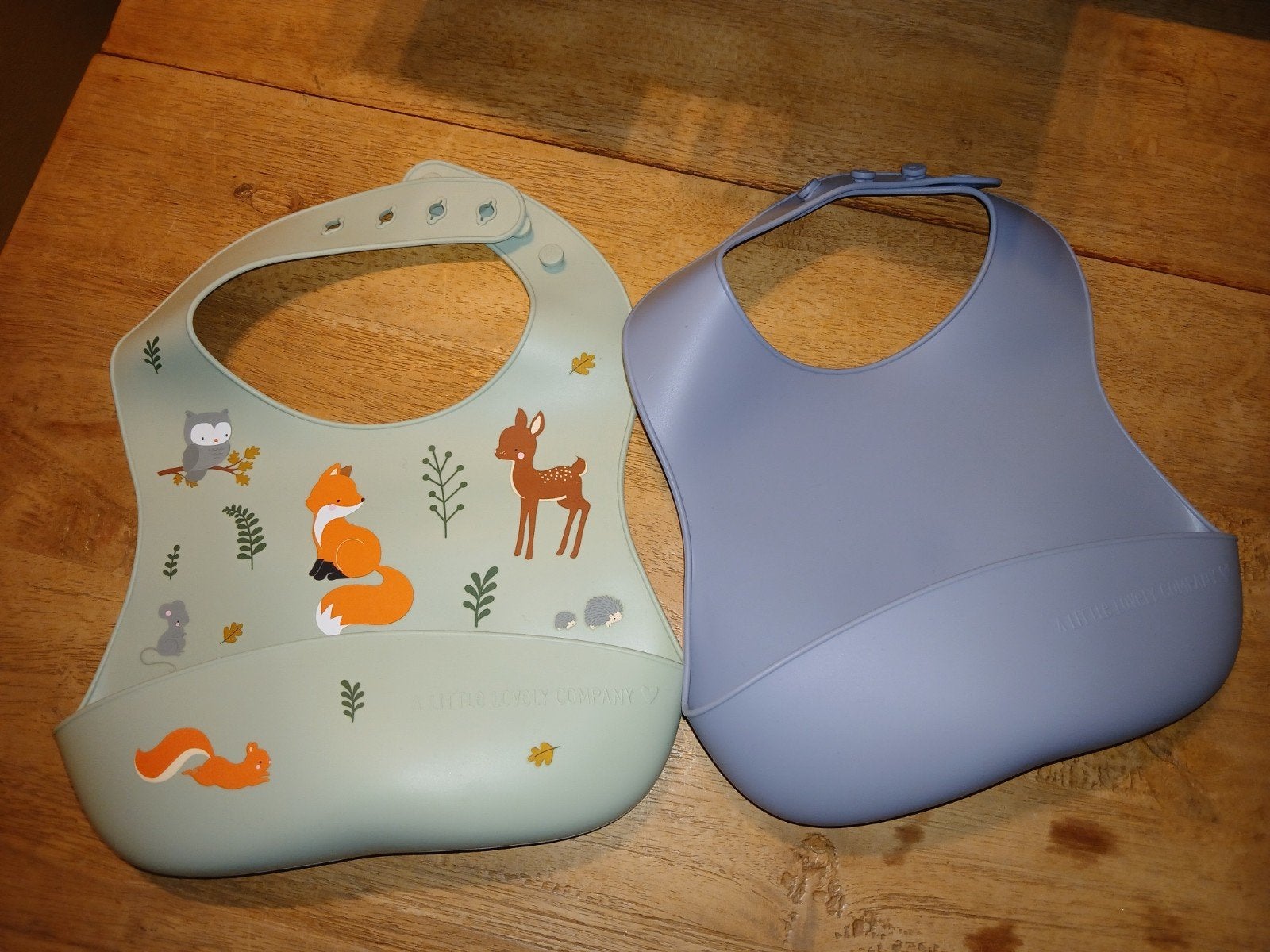 reeks slabbetjes 4 silicone en 2 full cover, Kinderen en Baby's, Kinderspulletjes, Ophalen of Verzenden, Zo goed als nieuw