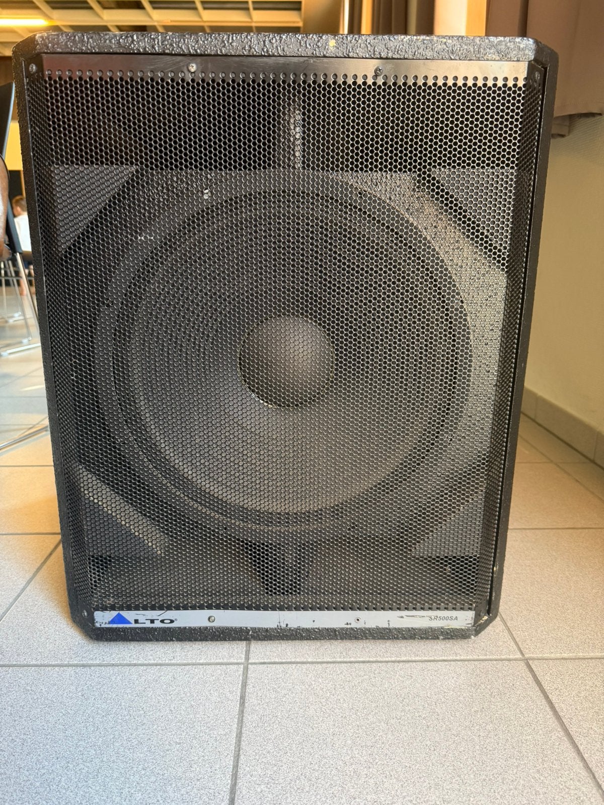 2x Alto SR500SA actieve 15” subwoofers, Muziek en Instrumenten, Versterkers | Bas en Gitaar, Ophalen, Zo goed als nieuw, 100 watt of meer