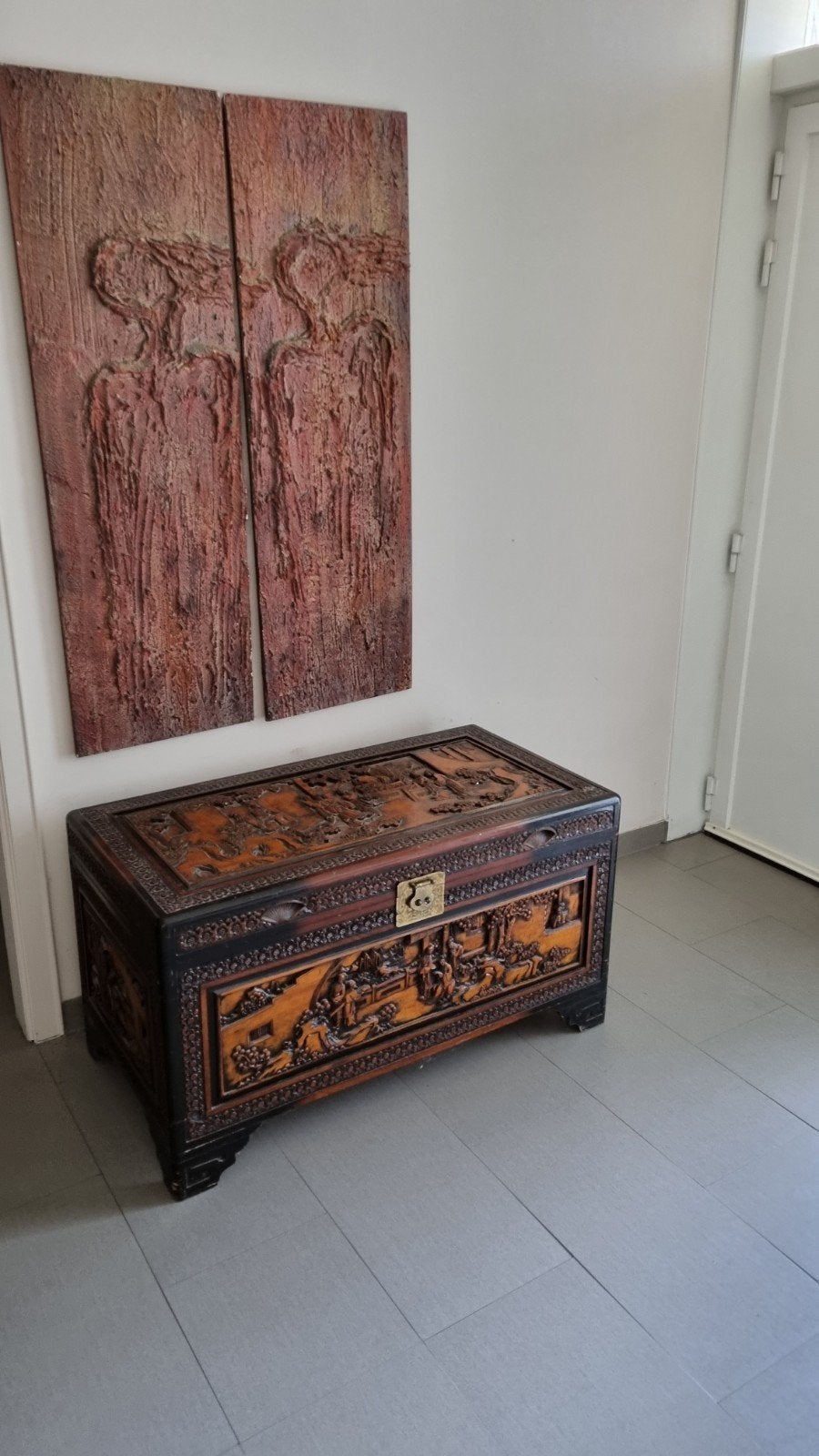 koffer Chinees houtsnijwerk, Ophalen