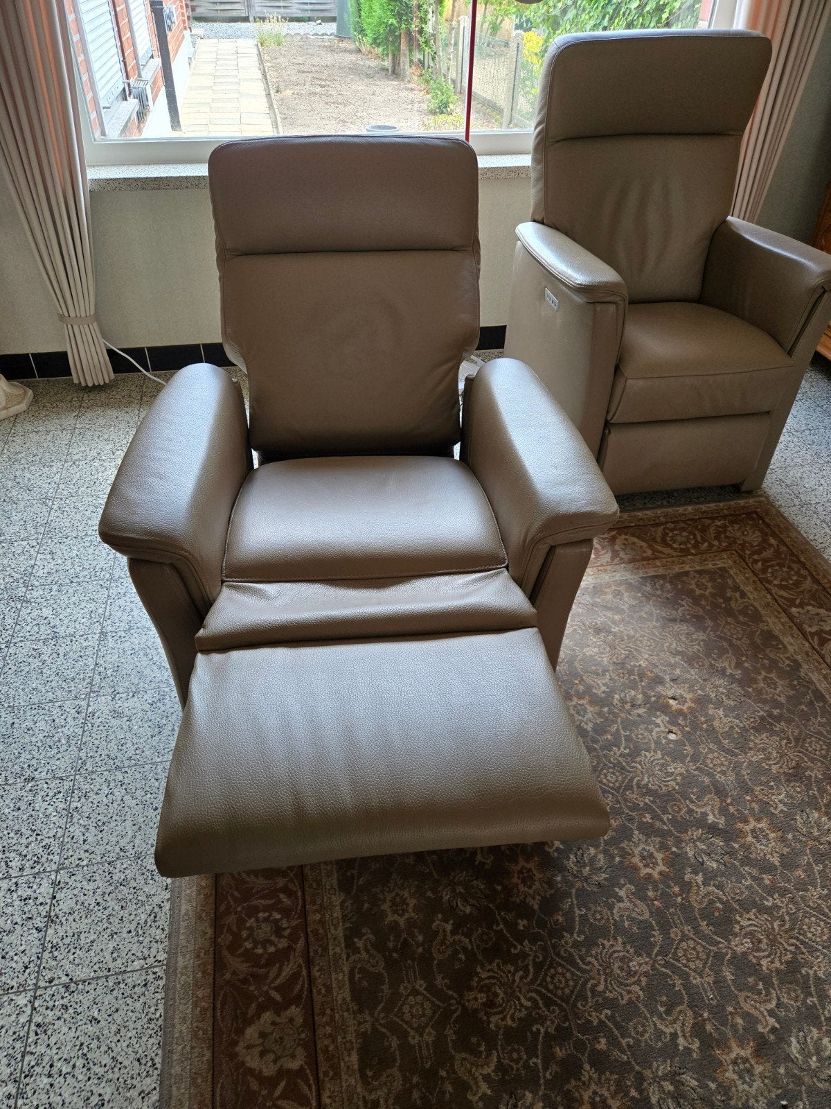 Fauteuil relax en cuir de couleur taupe 2, Enlèvement, Comme neuf, Cuir