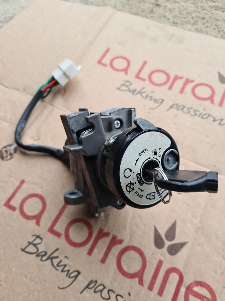 Diverses serrures d'allumage pour trottinettes 50cc, tous mo, Enlèvement ou Envoi