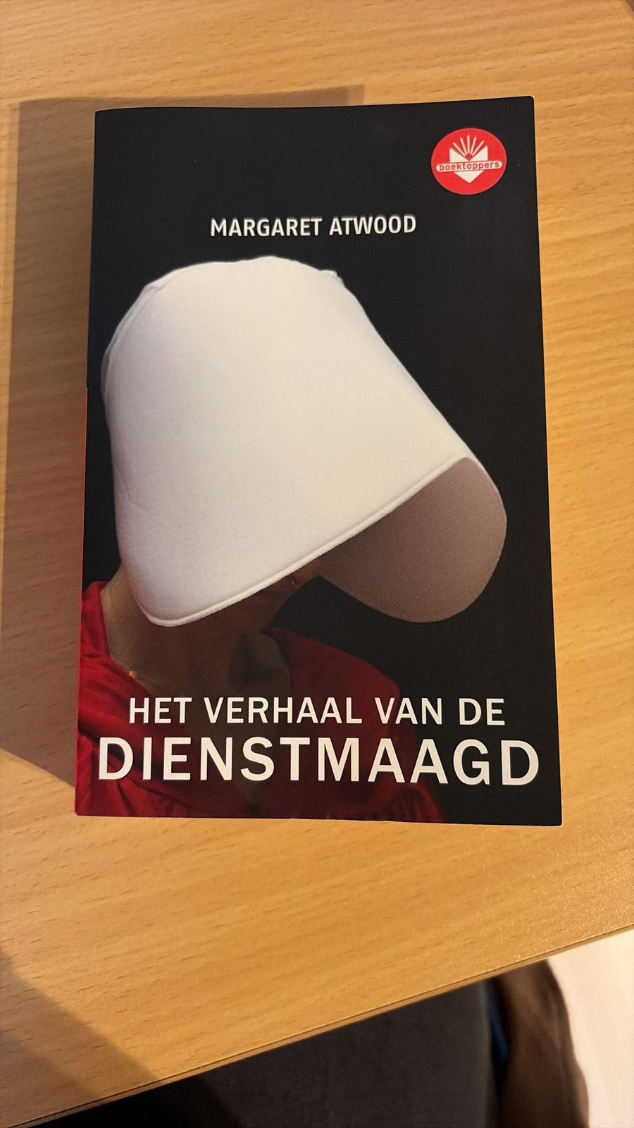 Het verhaal van de dienstmaagd, Ophalen, Zo goed als nieuw