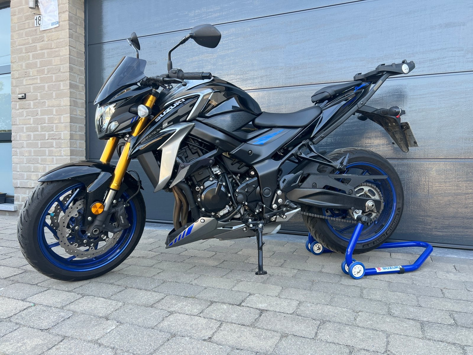 Maniakaal onderhouden Suzuki GSX-S750 + onderhoudshistoriek, Enlèvement