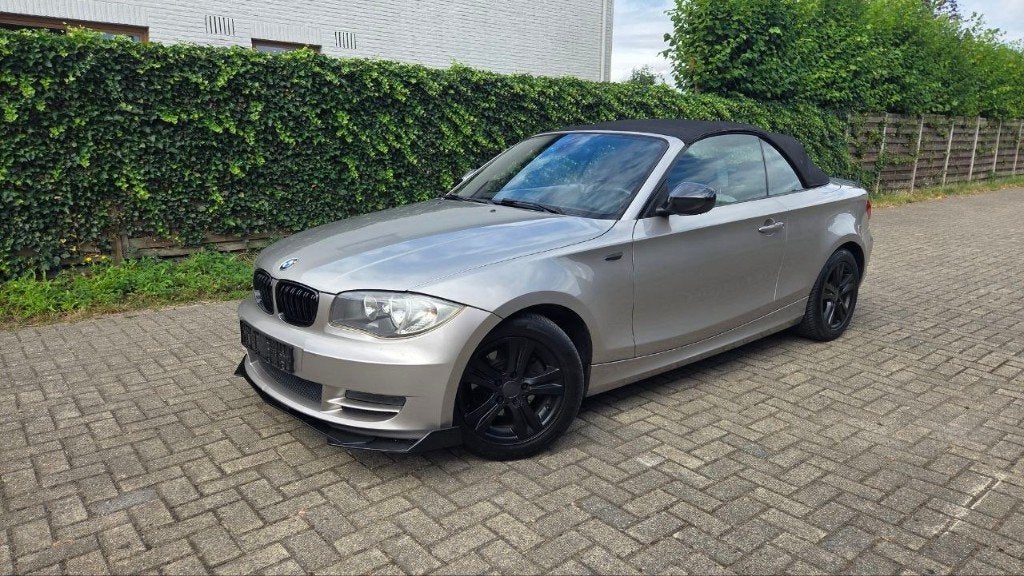 BMW 118i cabrio van 2010, goede  staat, Auto's, BMW, Navigatiesysteem, Euro 5, 1 Reeks, Beige