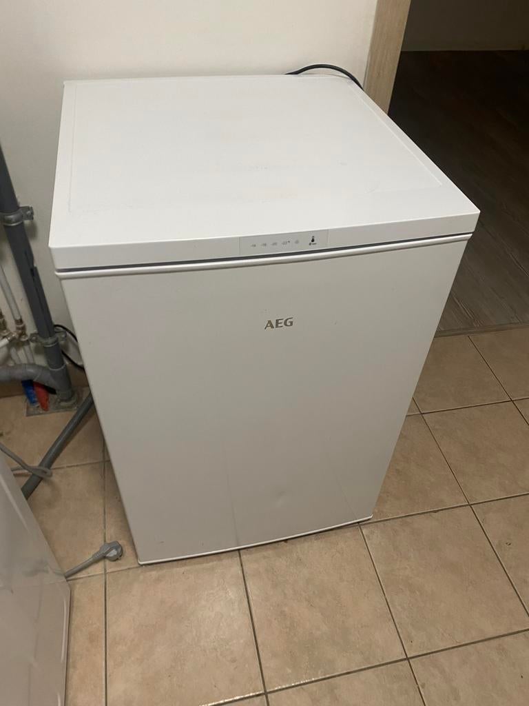 Diepvriezer AEG (tafelmodel), Elektronische apparatuur, Vriezers en Diepvrieskisten, Gebruikt, Minder dan 85 cm, Minder dan 60 cm