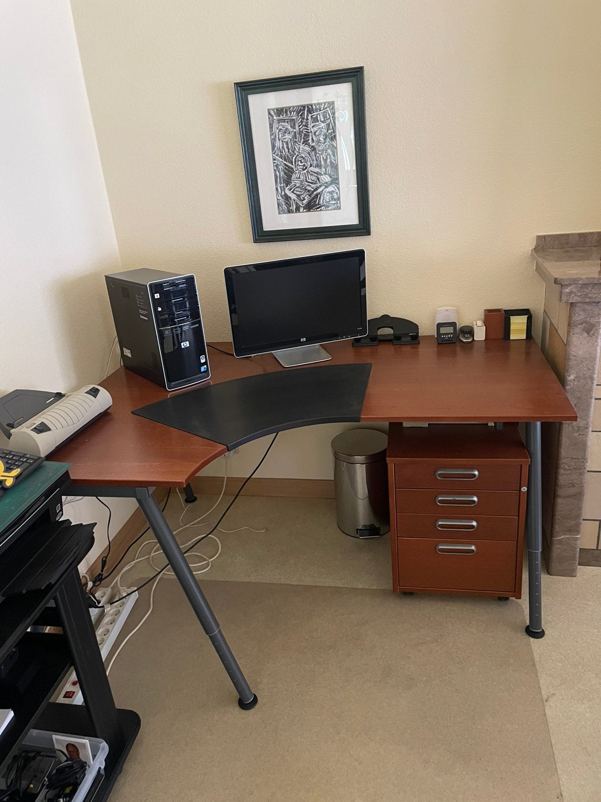 Ruim en comfortabel hoekbureau met ladenblok van Ikea, Ophalen, Zo goed als nieuw, IKEA, Hoekbureau