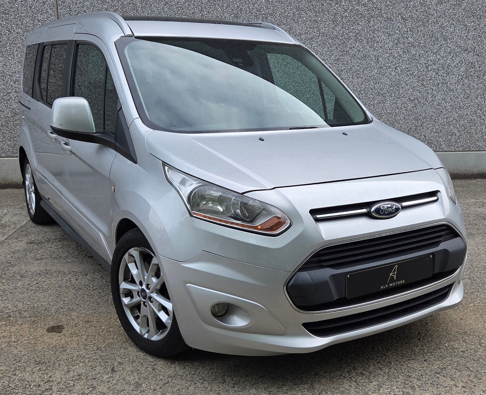 Ford Tourneo Connect 1.6 TDCi - !!TPMR!! *ROLSTOEL*CAM*PANO*, Autos, Achat, Entreprise, Boîte manuelle, Entretenue par le concessionnaire