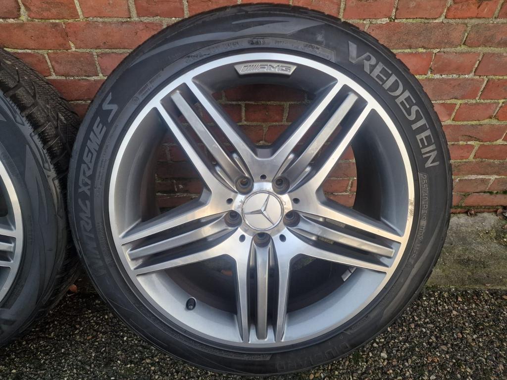 Mercedes E-klasse W212 E63 AMG set 255 / 40 / 19, Pneus et Jantes, Pneus hiver, 255 mm, Véhicule de tourisme