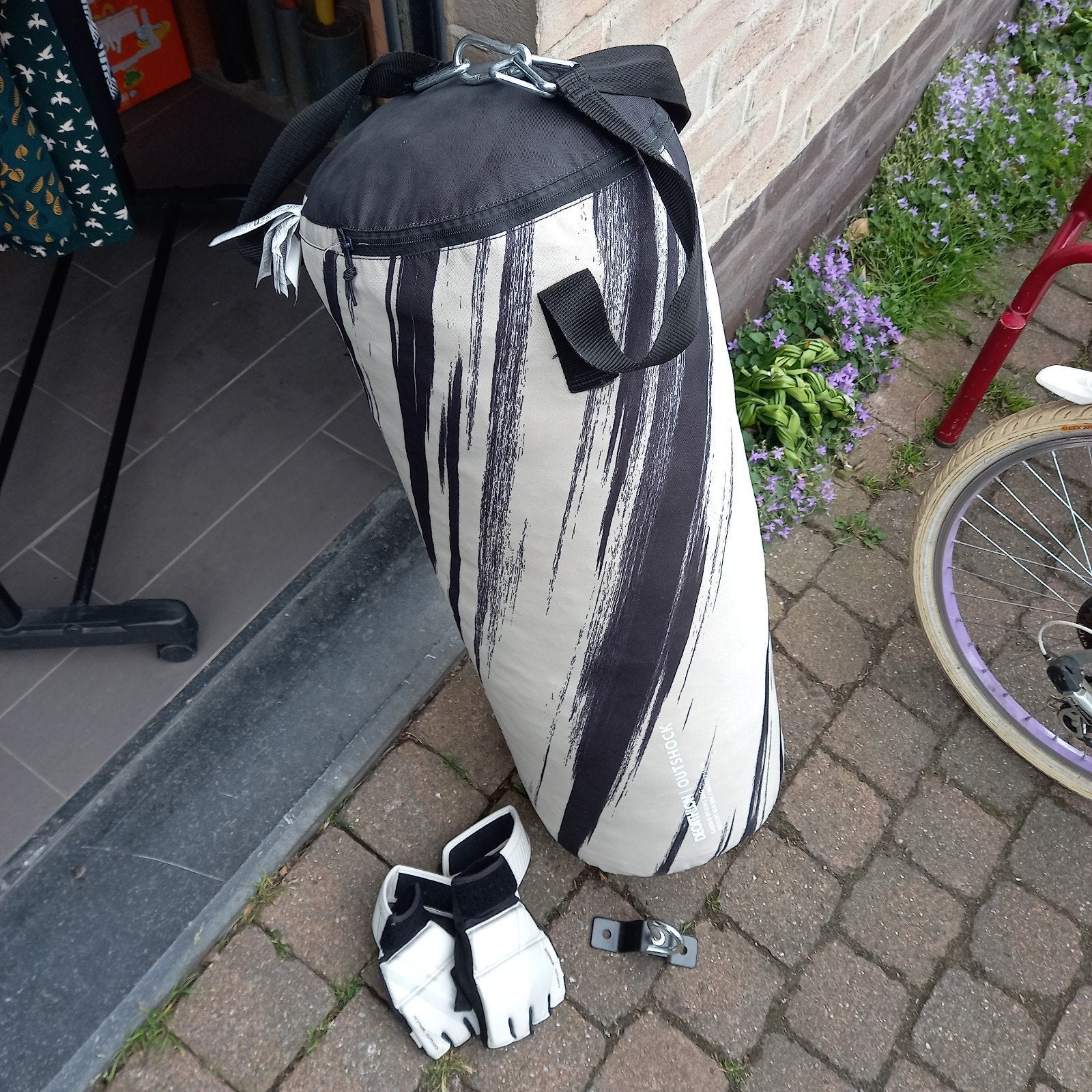 Boxing bag met ophangsysteem en boxhandschoenen, Enlèvement