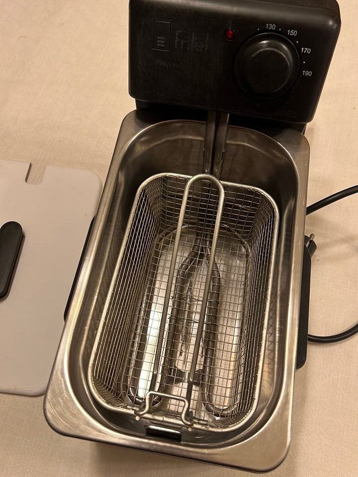 Friteuse 2 l (Fritel), Elektronische apparatuur, 2 tot 3 liter, Ophalen, Gebruikt, Uitneembare binnenpan