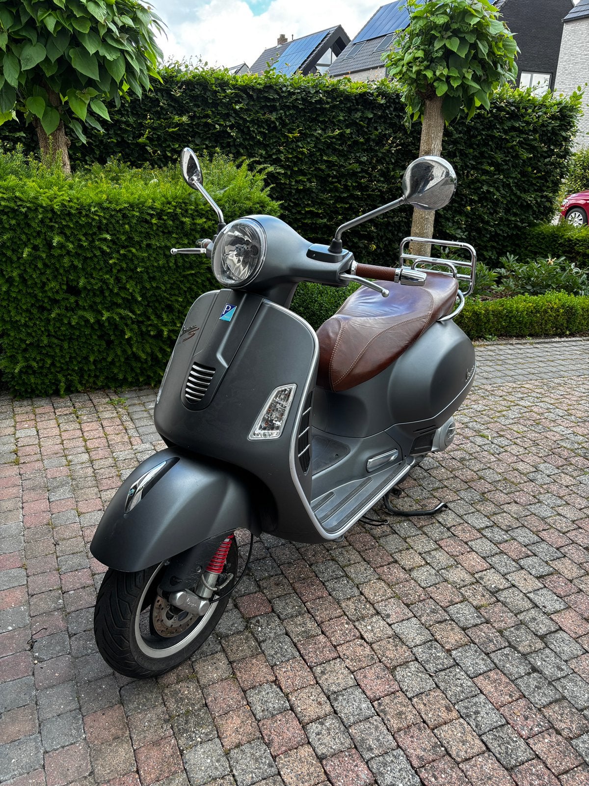 Vespa 125 gts 9500km dealer onderhouden, Vélos & Vélomoteurs, Enlèvement, Comme neuf