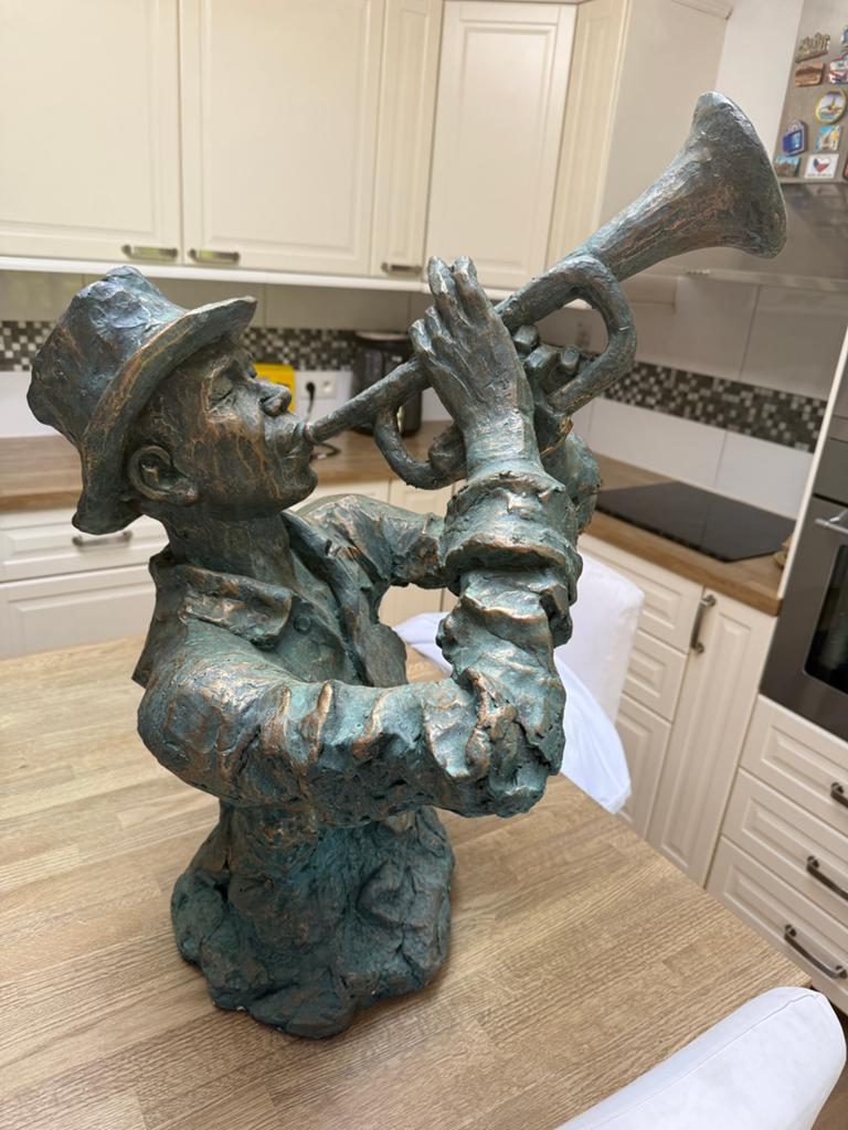 Torse musicien de jazz trompette en polystone vert or, Antiek en Kunst, Kunst | Beelden en Houtsnijwerken, Ophalen, Beeld, Groen