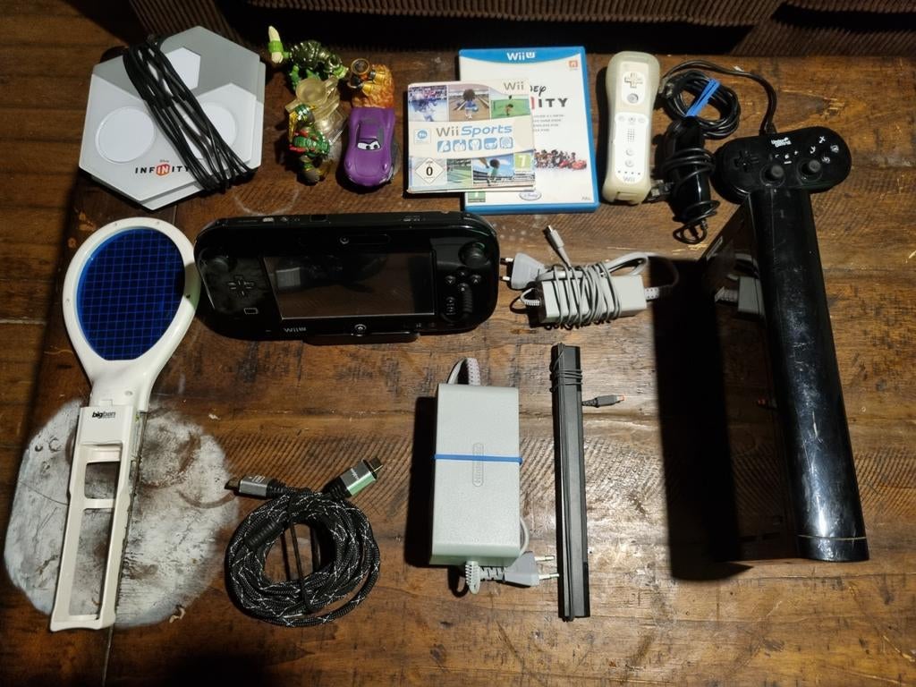 Nintendo Wii U GamePad avec 4 jeux, Consoles de jeu & Jeux vidéo, Enlèvement ou Envoi