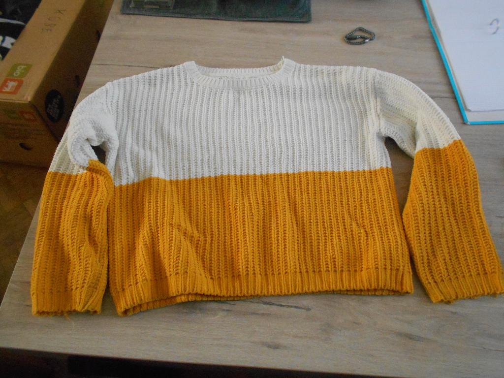 geel wit trui maat 146 - 152, Kinderen en Baby's, Kinderkleding | Maat 146, Ophalen of Verzenden, Zo goed als nieuw, Meisje, Trui of Vest