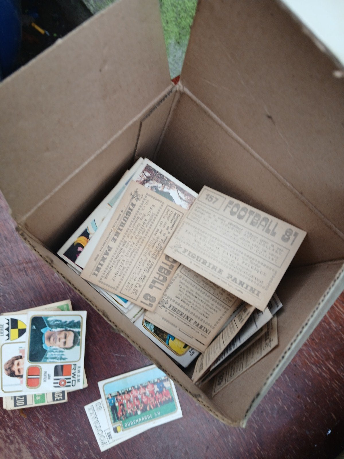 Stickers voetbal 81, Ophalen